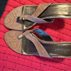 Dollhouse Women's Brown Textured Sandals